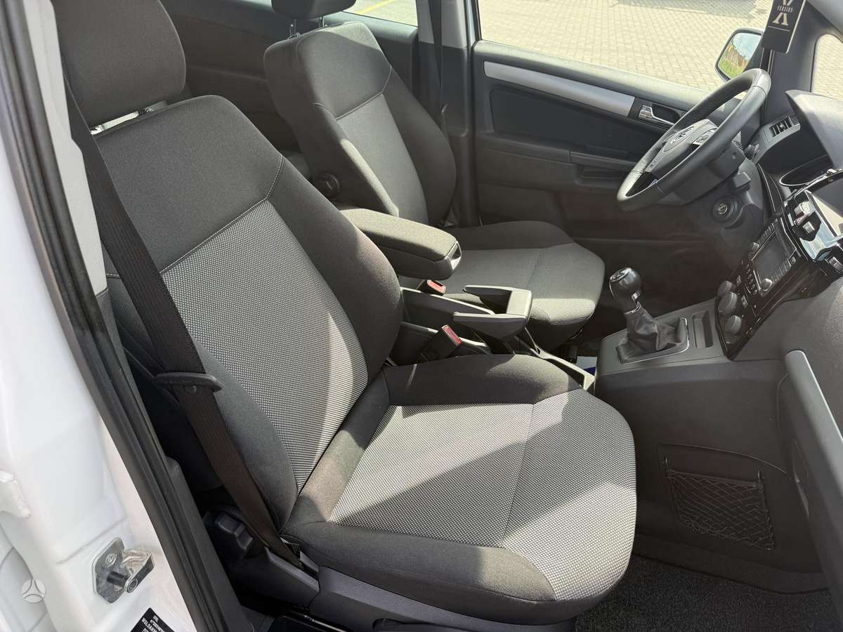 Opel Zafira 2013 — photo 15