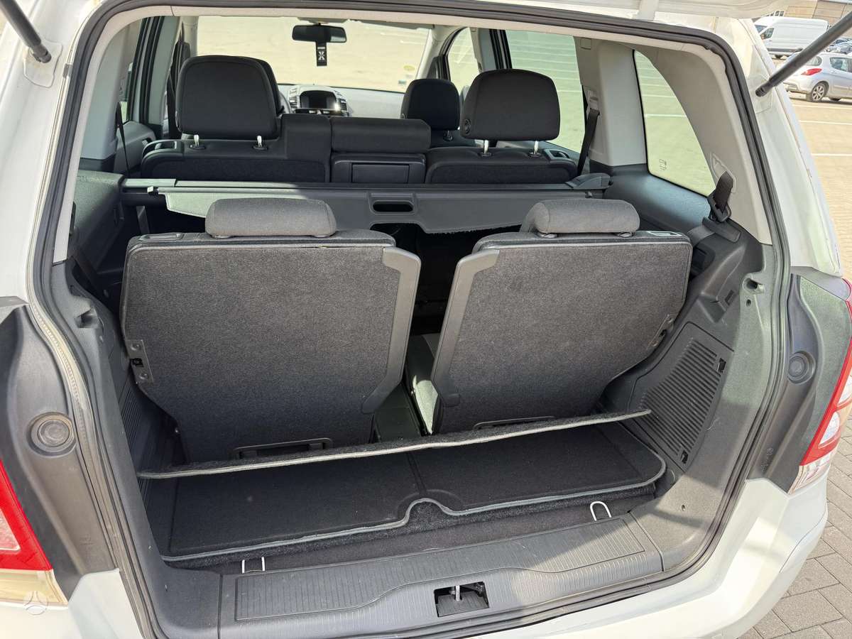 Opel Zafira 2013 — photo 20