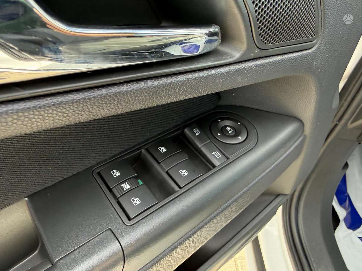 Opel Zafira 2013 — photo 21
