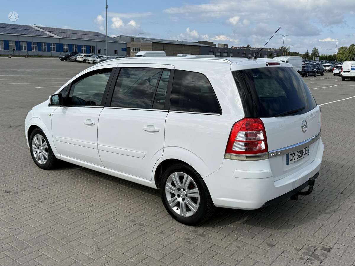 Opel Zafira 2013 — photo 5