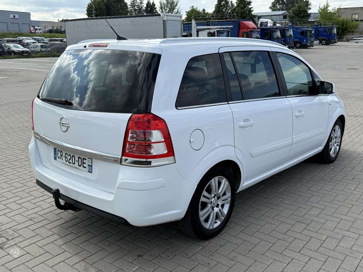 Opel Zafira 2013 — photo 7