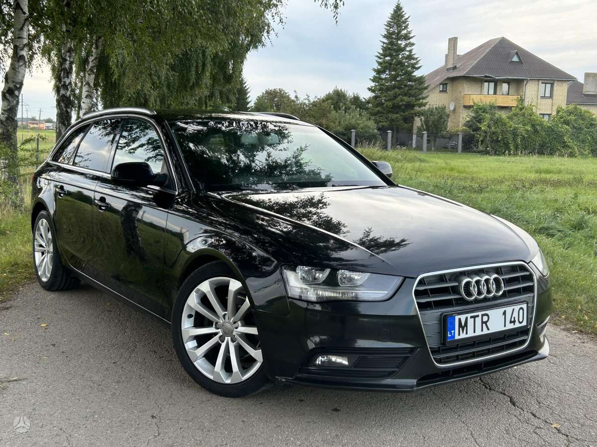 Audi A4 2013 — вигляд ззаду