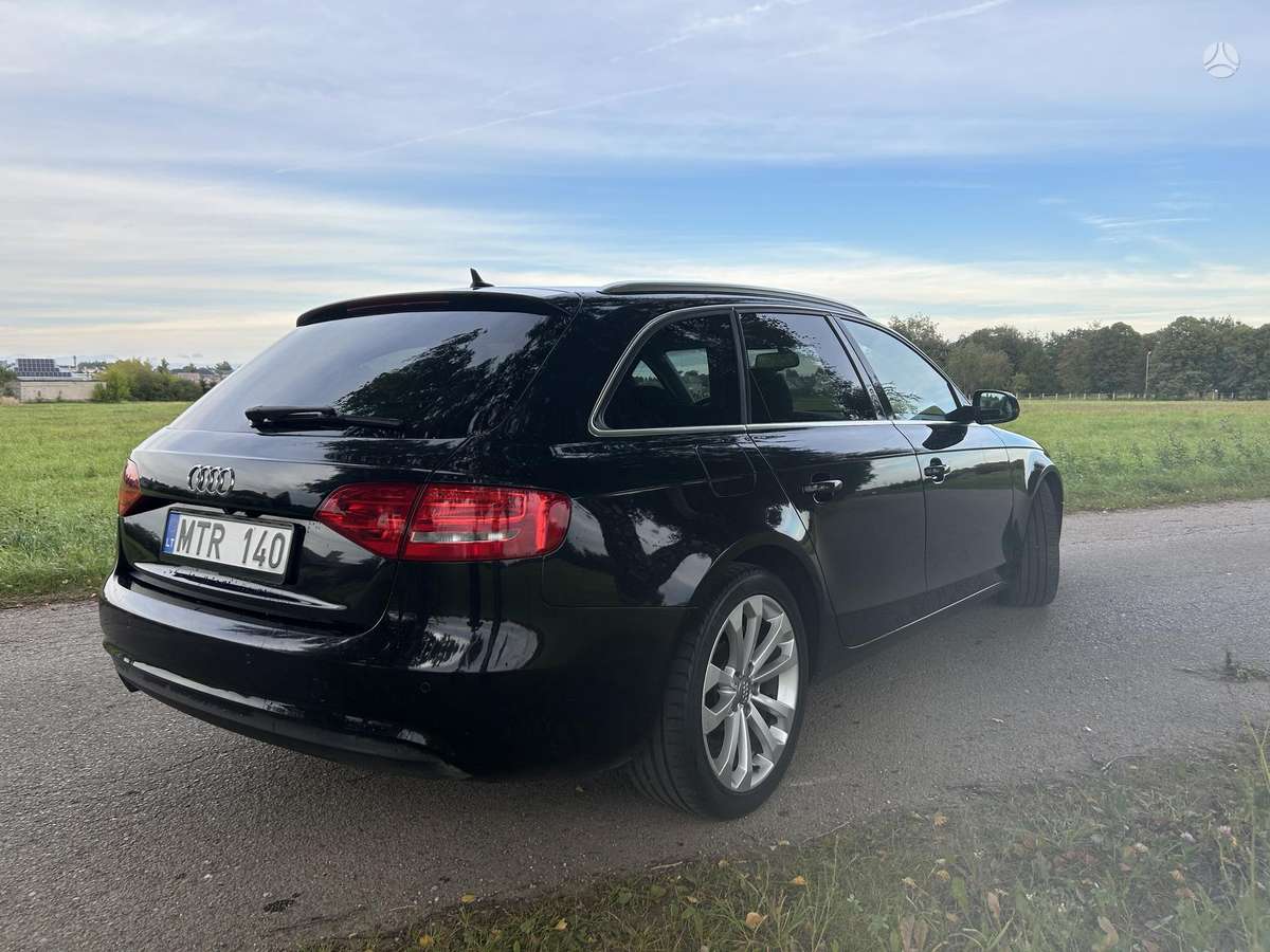 Audi A4 2013 — салон