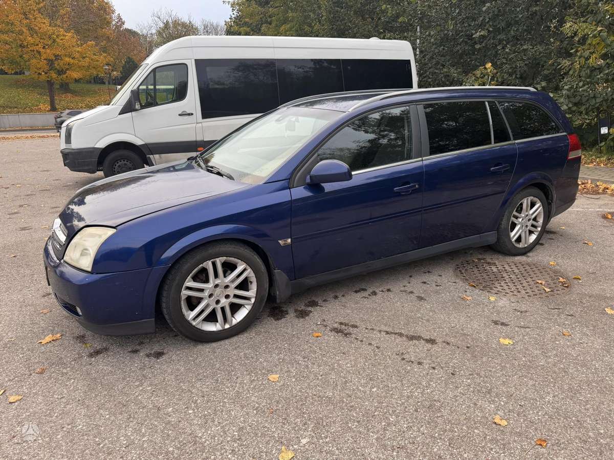 Opel Vectra 2004 — салон