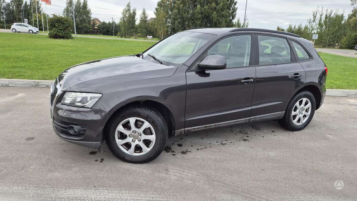 Audi Q5 2011 — interior