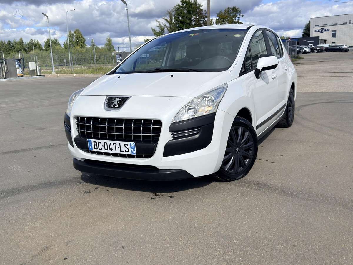 Peugeot 3008 2010 — interior
