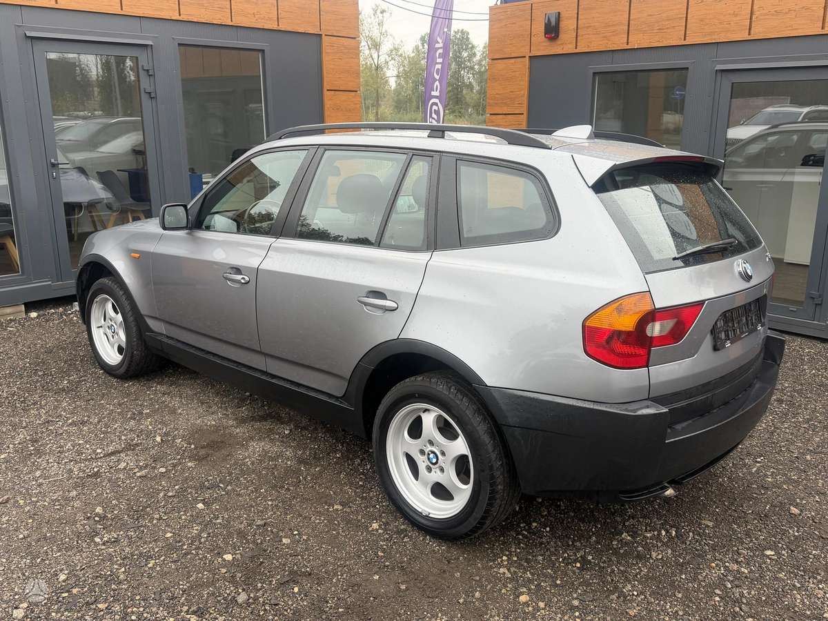 BMW X3 2005 — салон