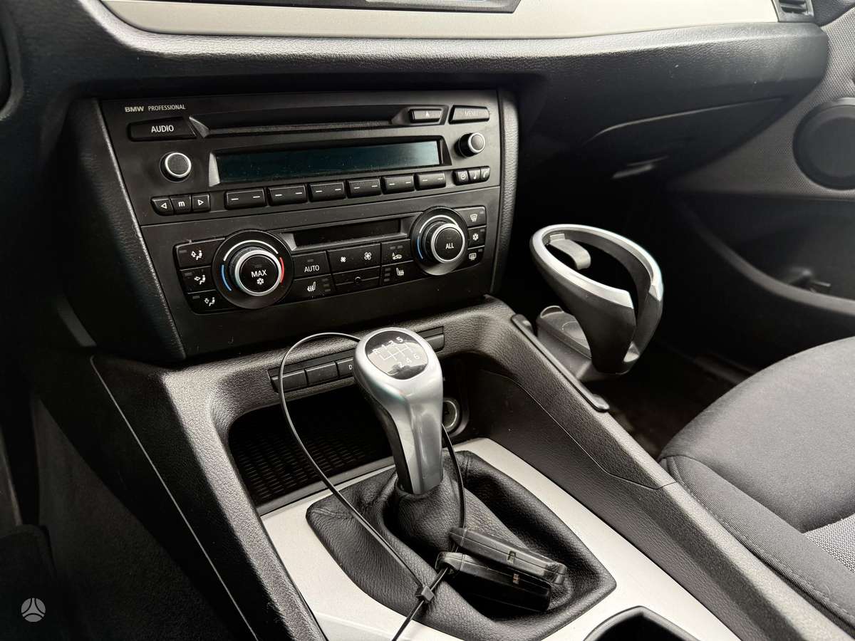 BMW X1 2010 — фото 14