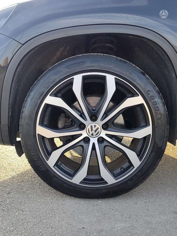 Volkswagen Tiguan 2012 — photo 11