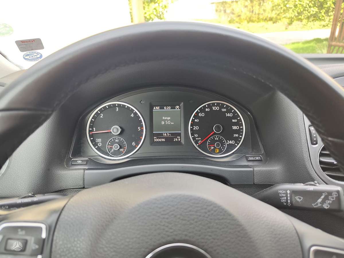 Volkswagen Tiguan 2012 — photo 16
