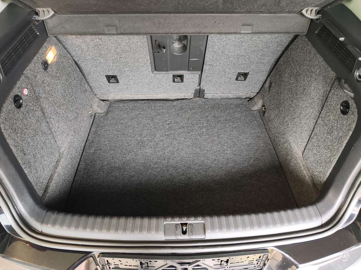 Volkswagen Tiguan 2012 — photo 17