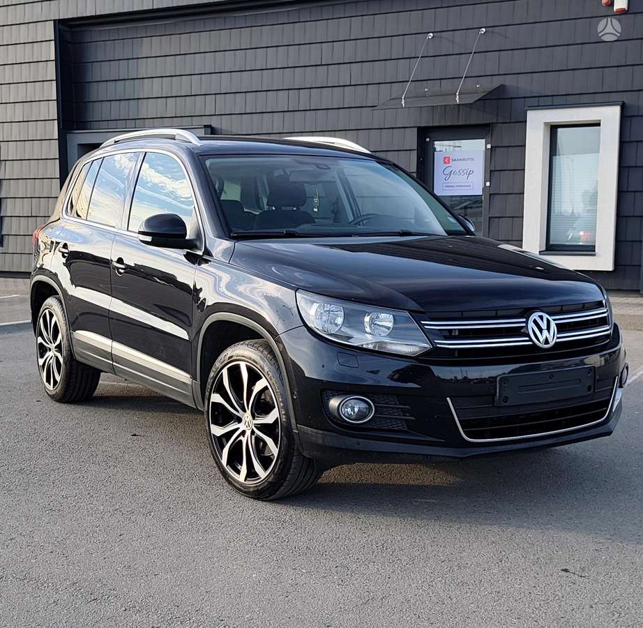 Volkswagen Tiguan 2012 — rear view