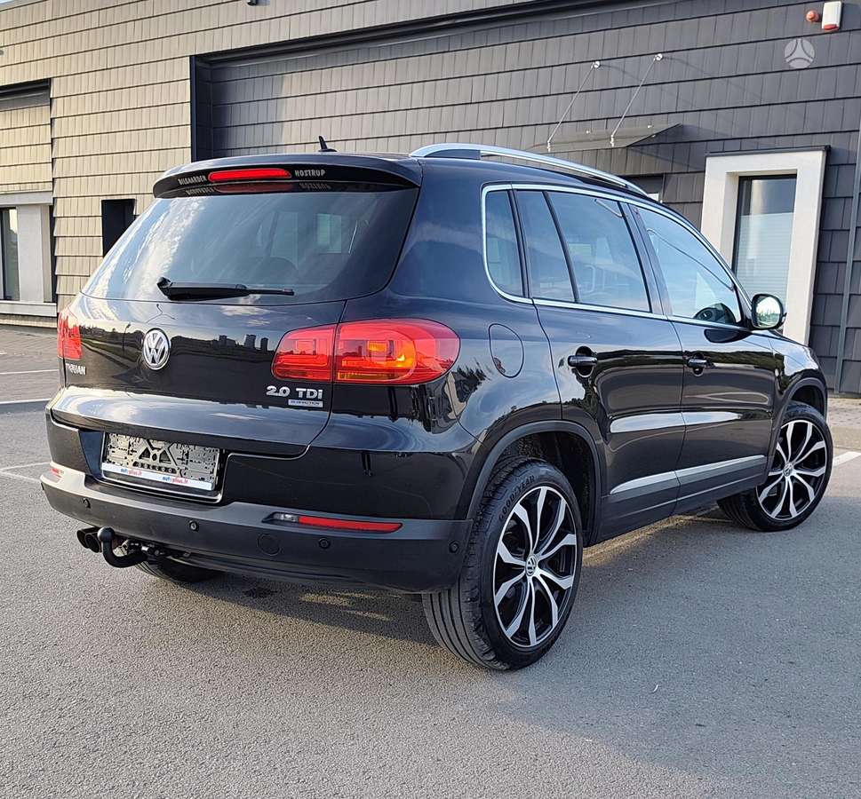 Volkswagen Tiguan 2012 — interior