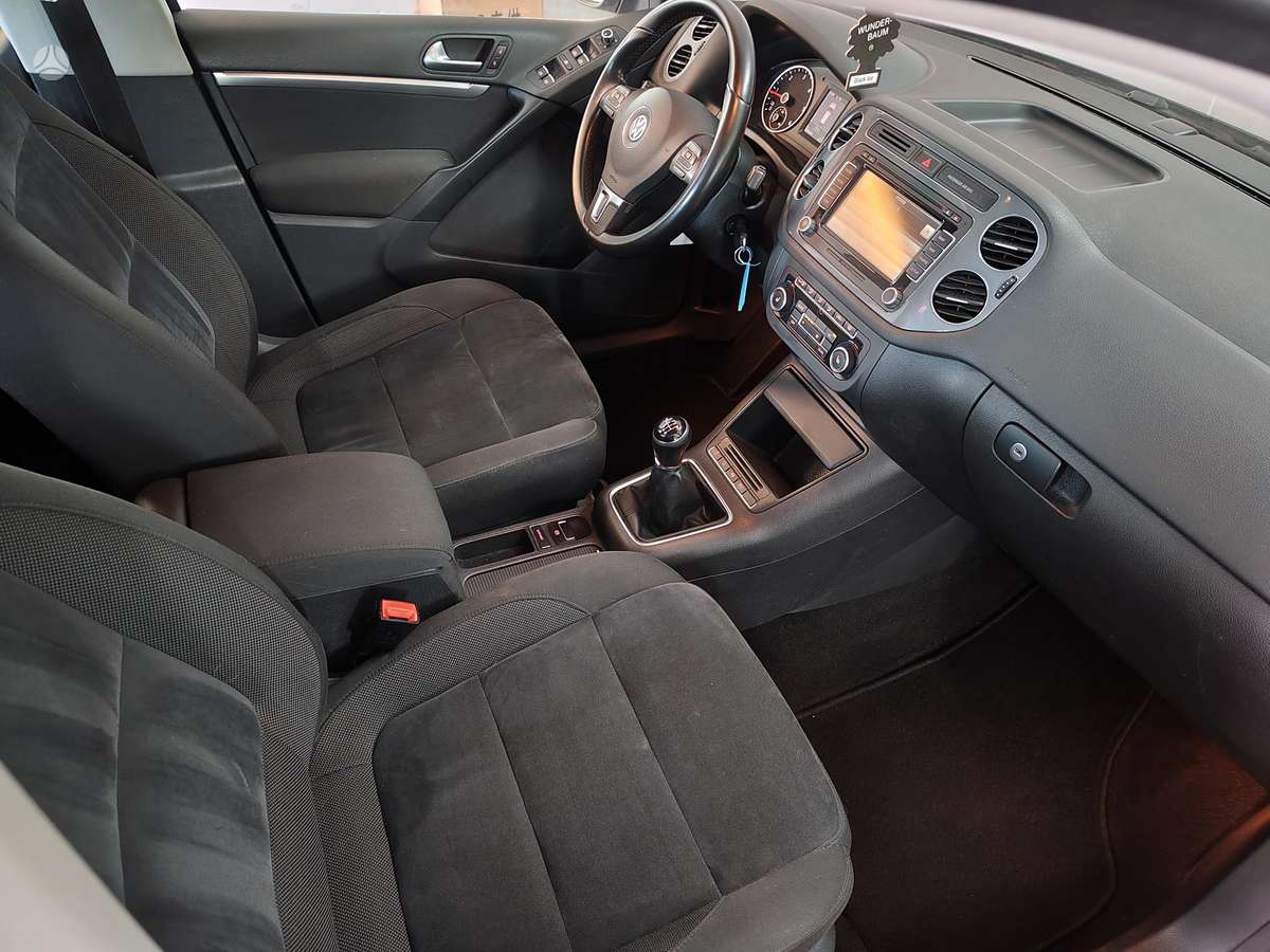 Volkswagen Tiguan 2012 — photo 8
