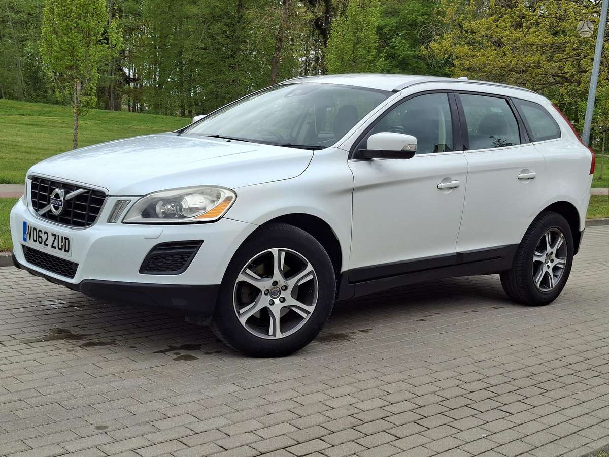 Volvo XC60 2012 — салон