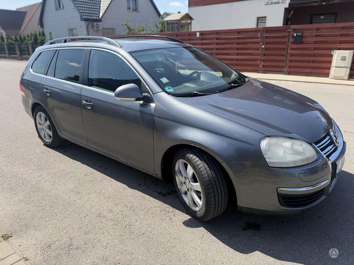 Volkswagen Golf 2009 — салон