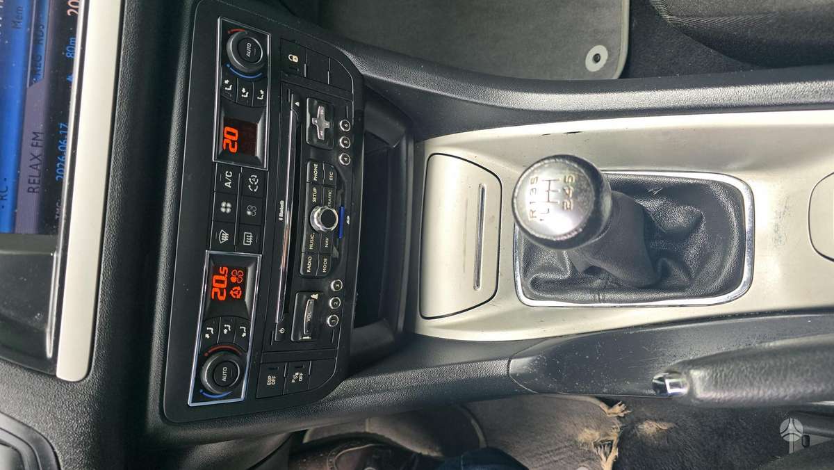 Citroen C5 2012 — photo 23
