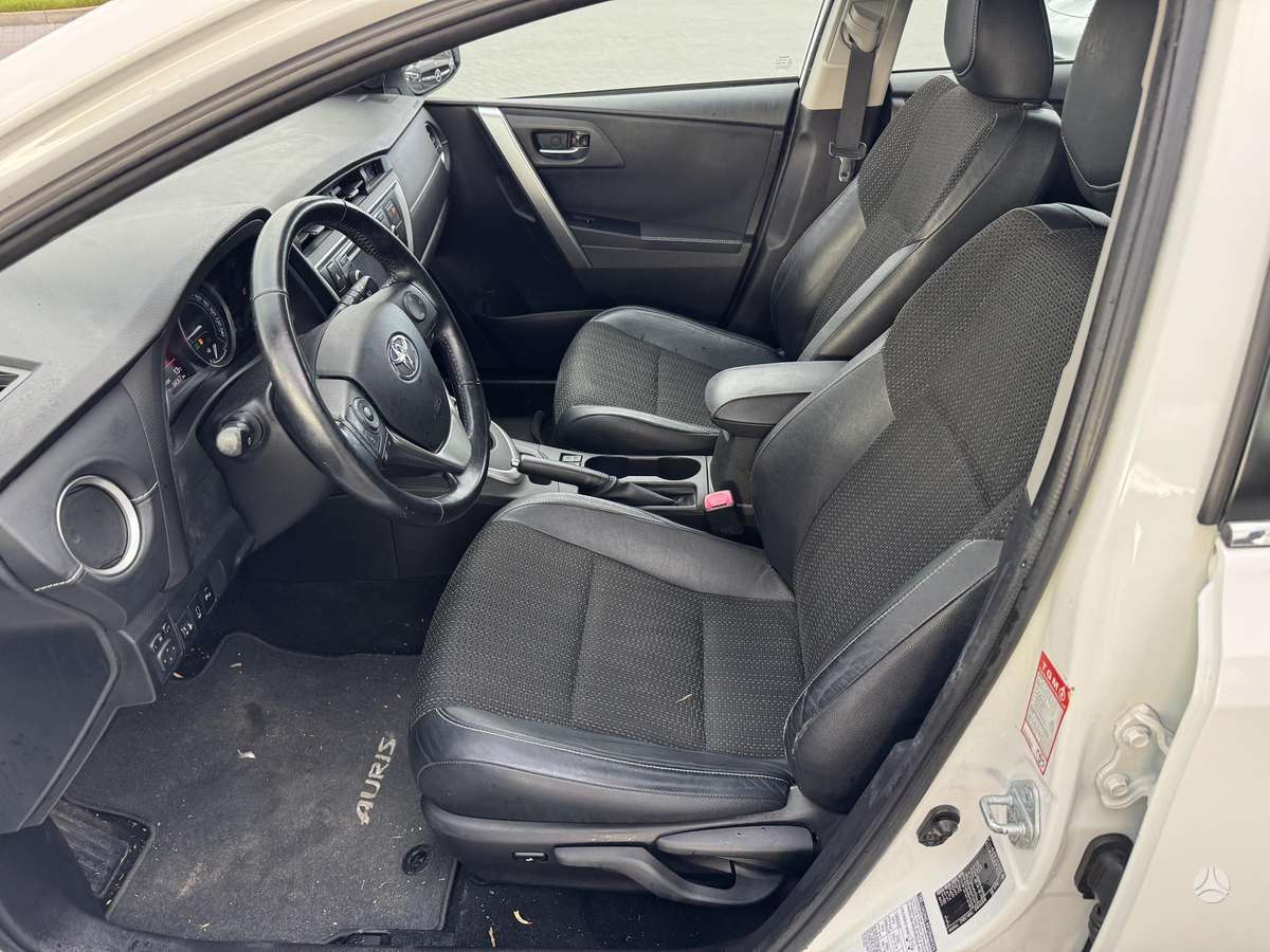 Toyota Auris 2014 — photo 13
