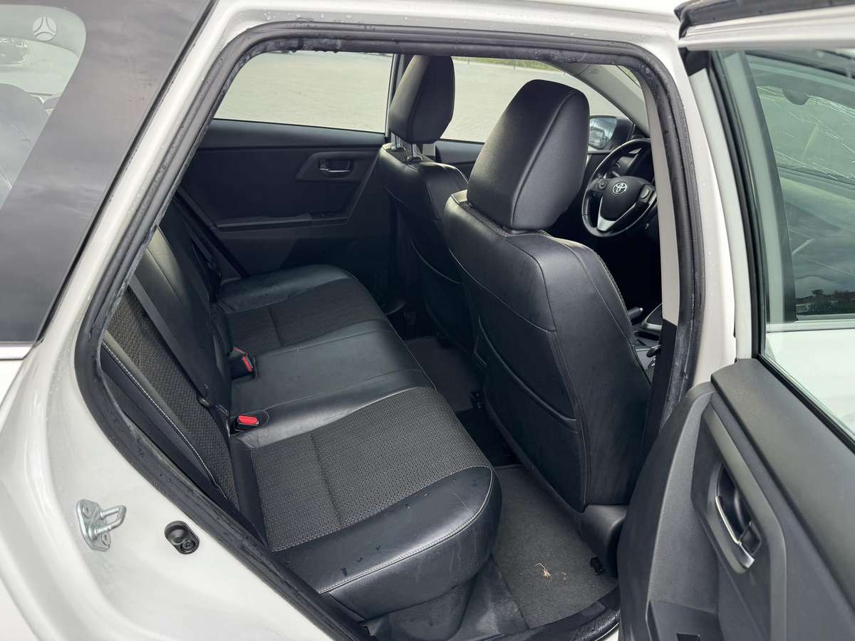 Toyota Auris 2014 — photo 18
