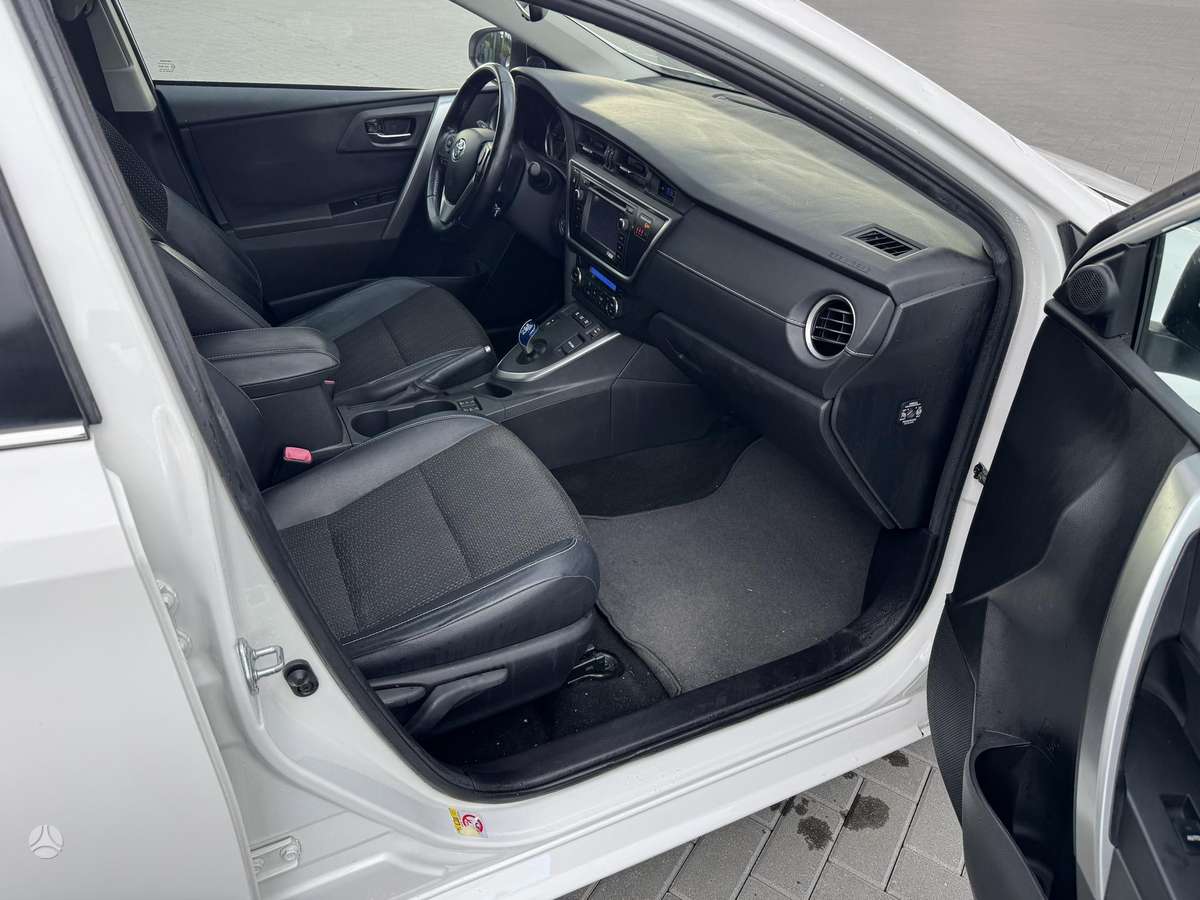 Toyota Auris 2014 — photo 19