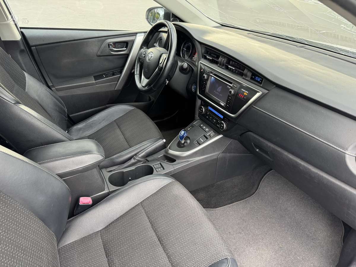 Toyota Auris 2014 — photo 20