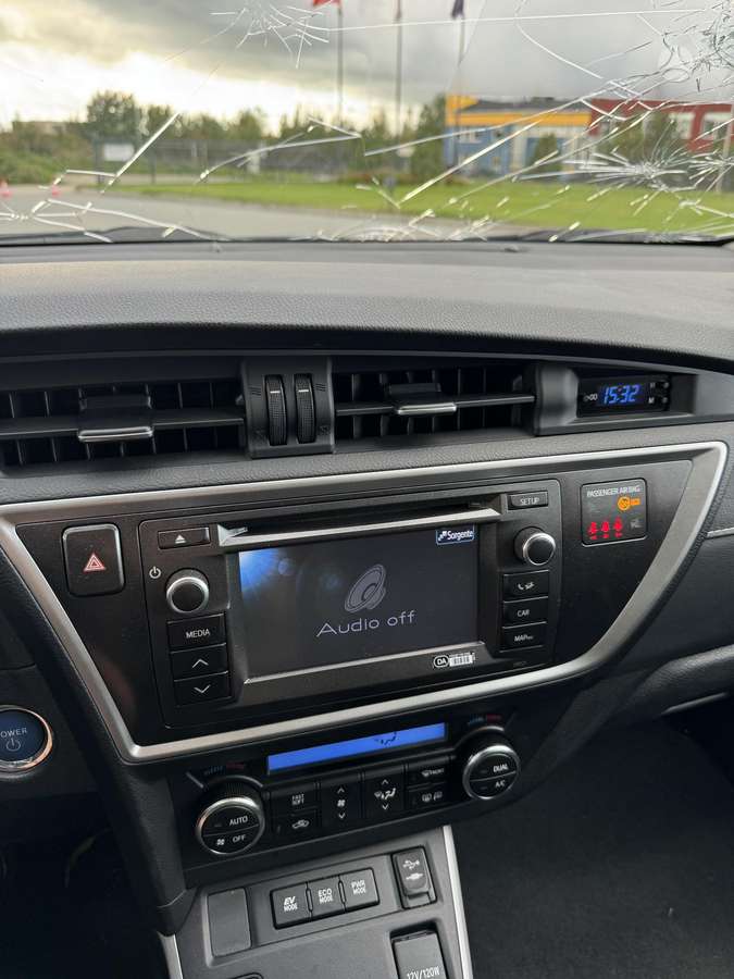 Toyota Auris 2014 — photo 21