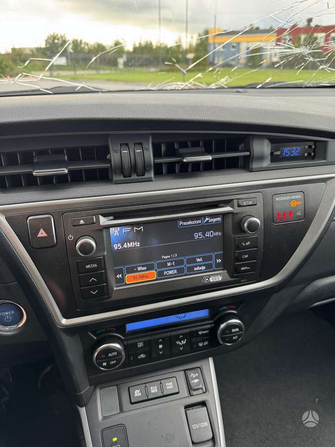 Toyota Auris 2014 — photo 22