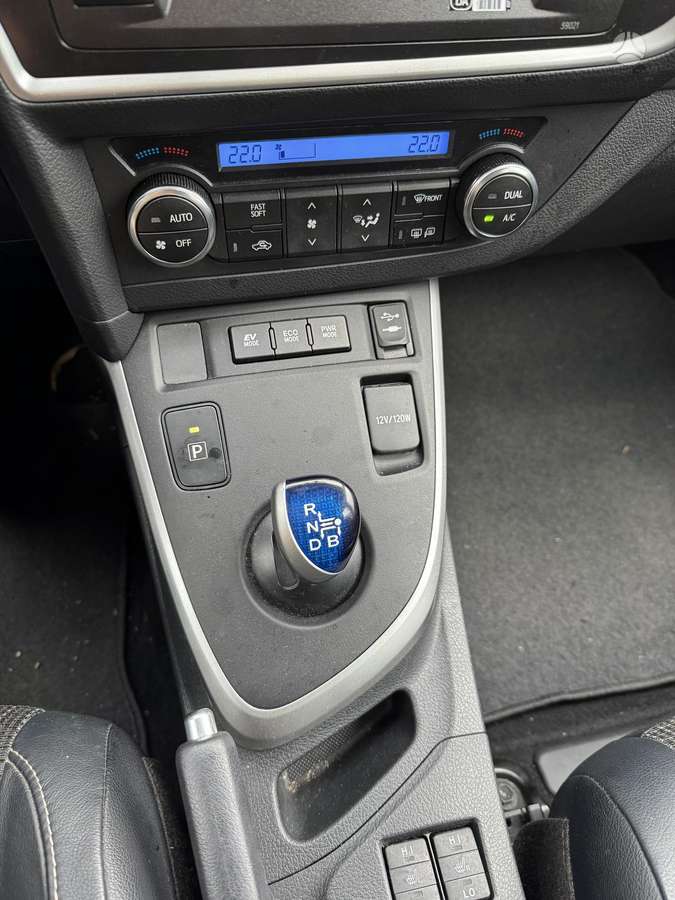 Toyota Auris 2014 — photo 23