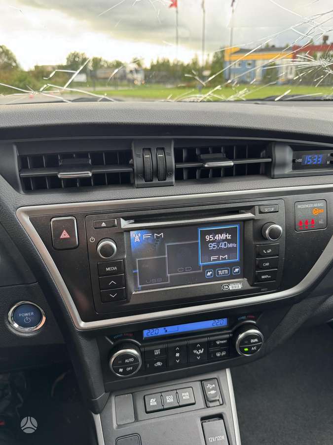 Toyota Auris 2014 — photo 25