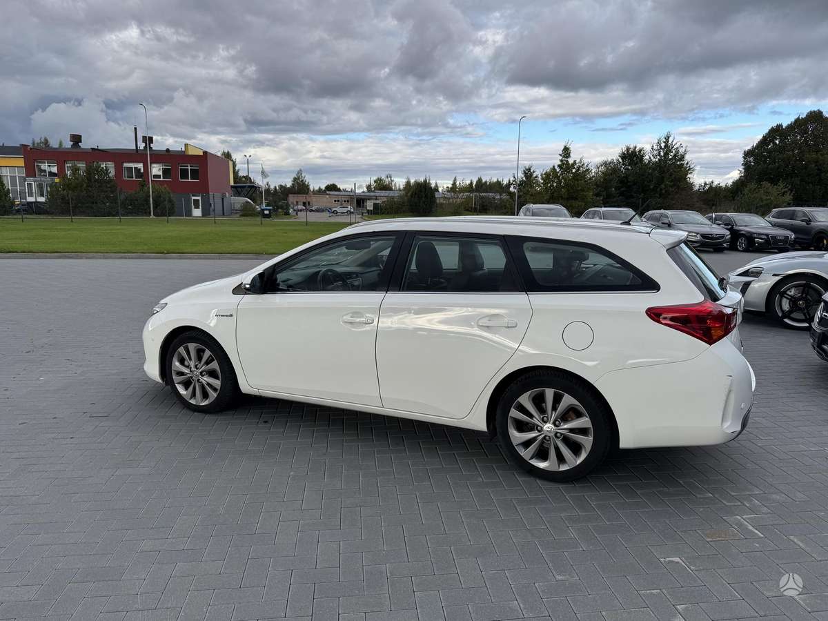 Toyota Auris 2014 — interior