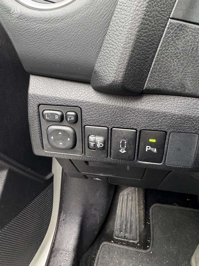 Toyota Auris 2014 — photo 32