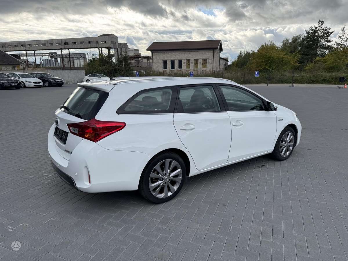 Toyota Auris 2014 — photo 7