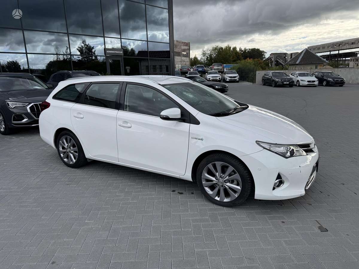 Toyota Auris 2014 — photo 8