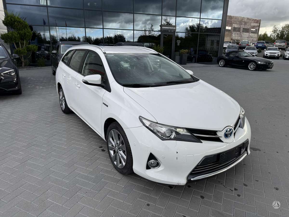 Toyota Auris 2014 — photo 9