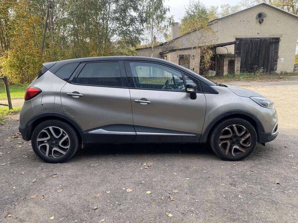 Renault Captur 2015 — rear view