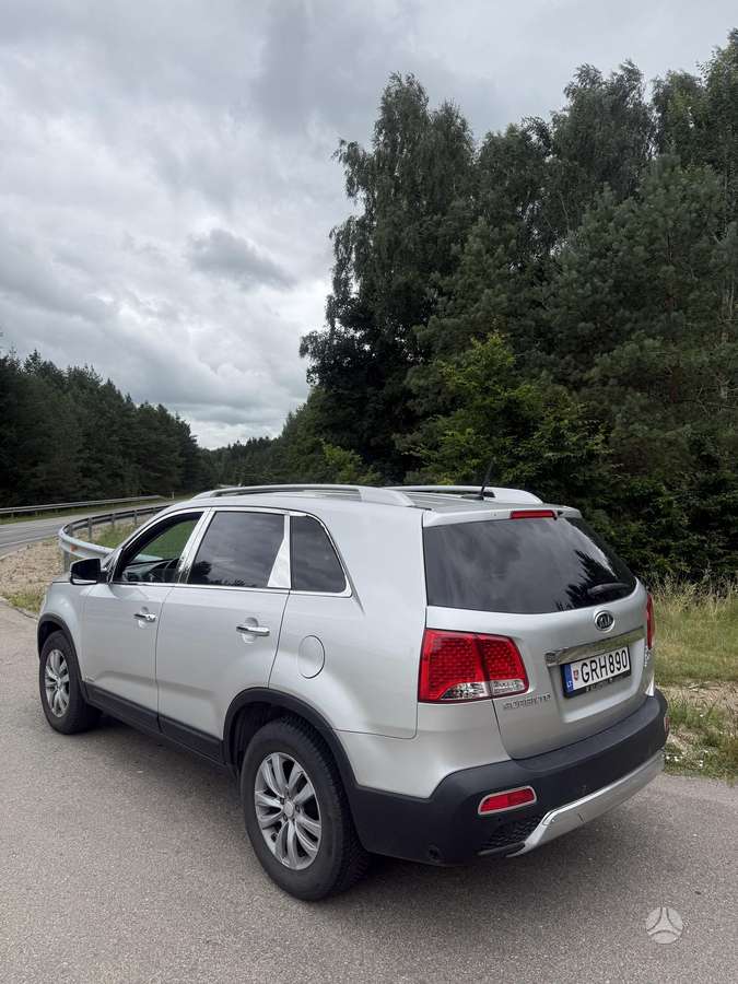 Kia Sorento 2011 — салон