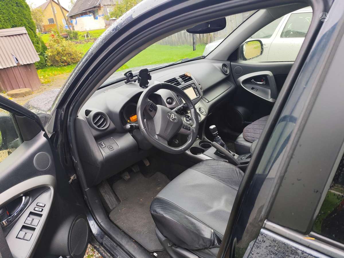 Toyota RAV4 2012 — photo 11