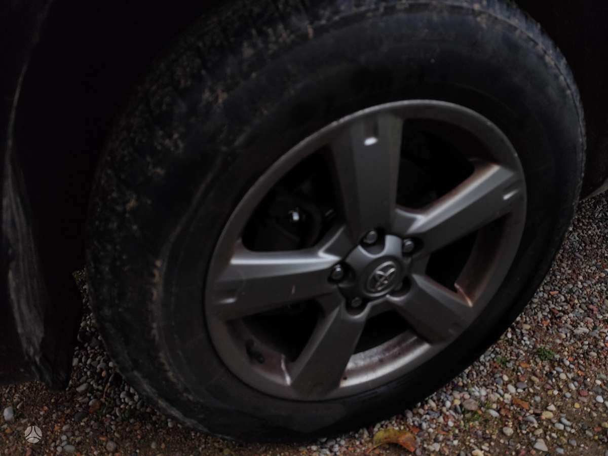 Toyota RAV4 2012 — rear view