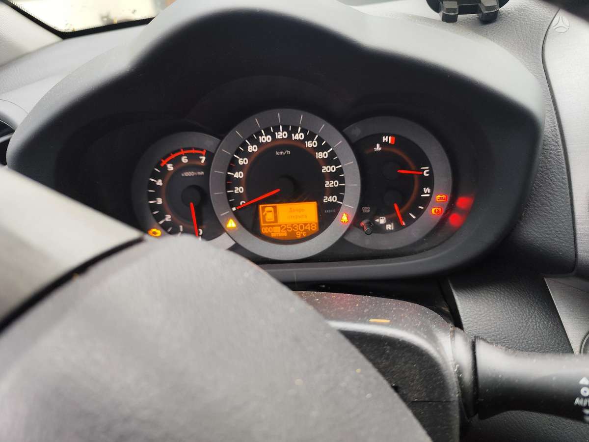 Toyota RAV4 2012 — photo 8