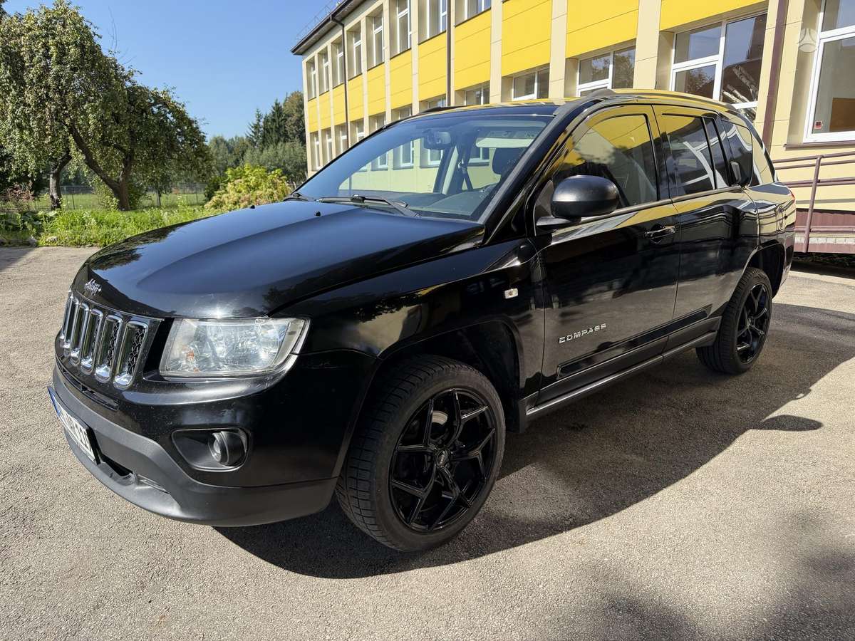 Jeep Compass 2012 — rear view