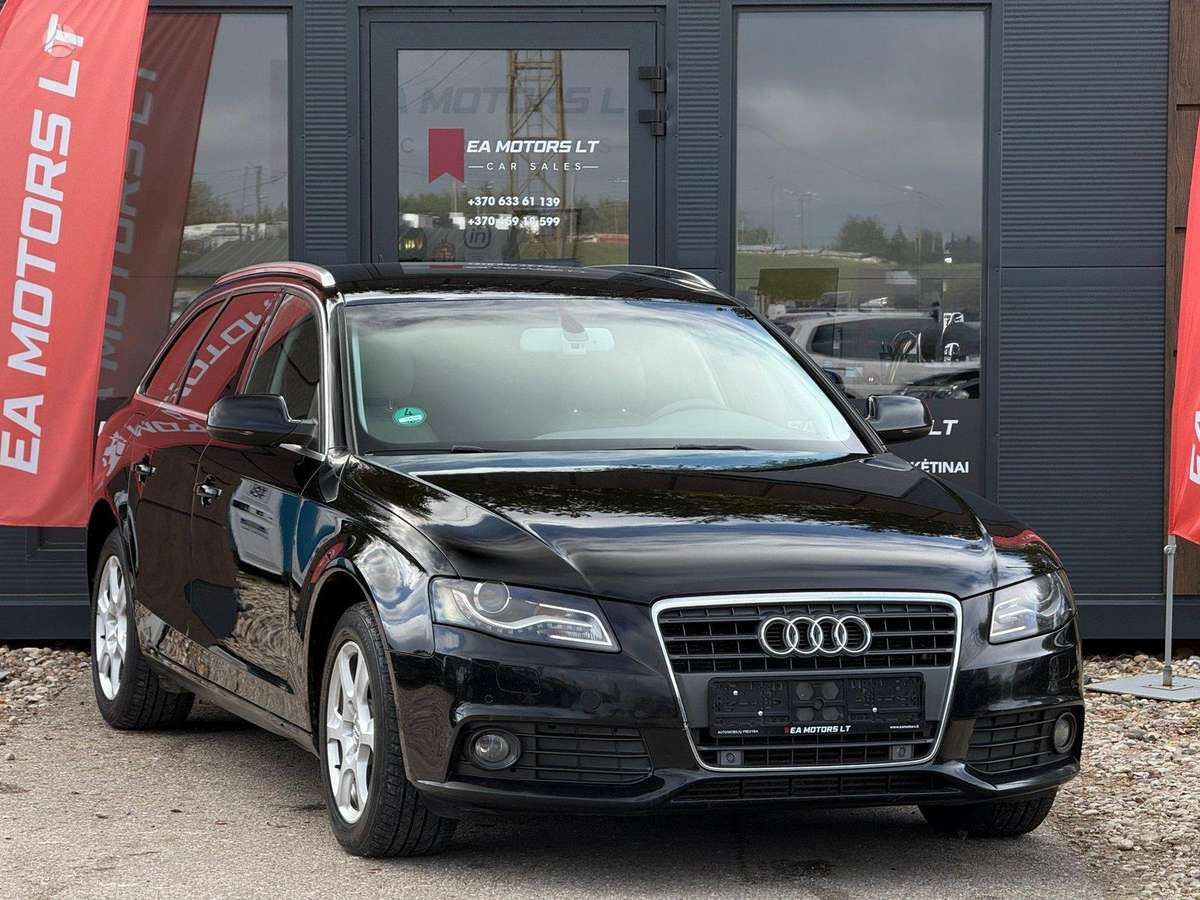 Audi A4 2011 — салон