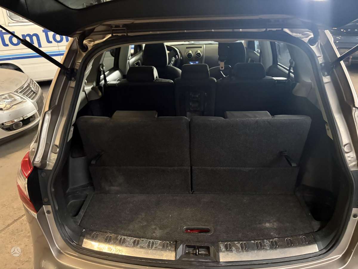 Nissan Qashqai+2 2010 — photo 11