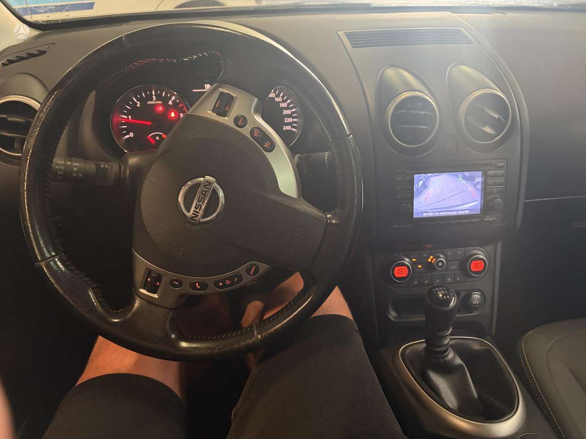 Nissan Qashqai+2 2010 — photo 13