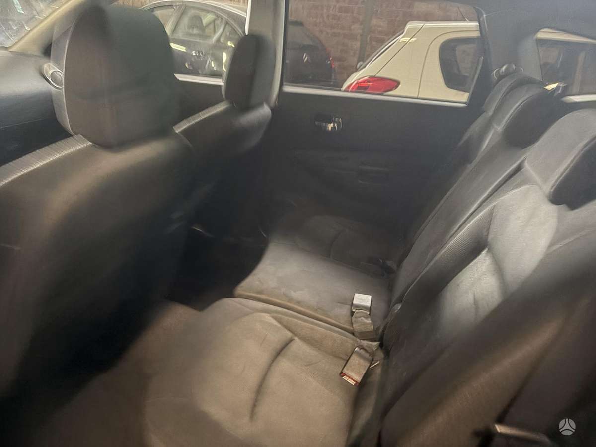Nissan Qashqai+2 2010 — photo 9