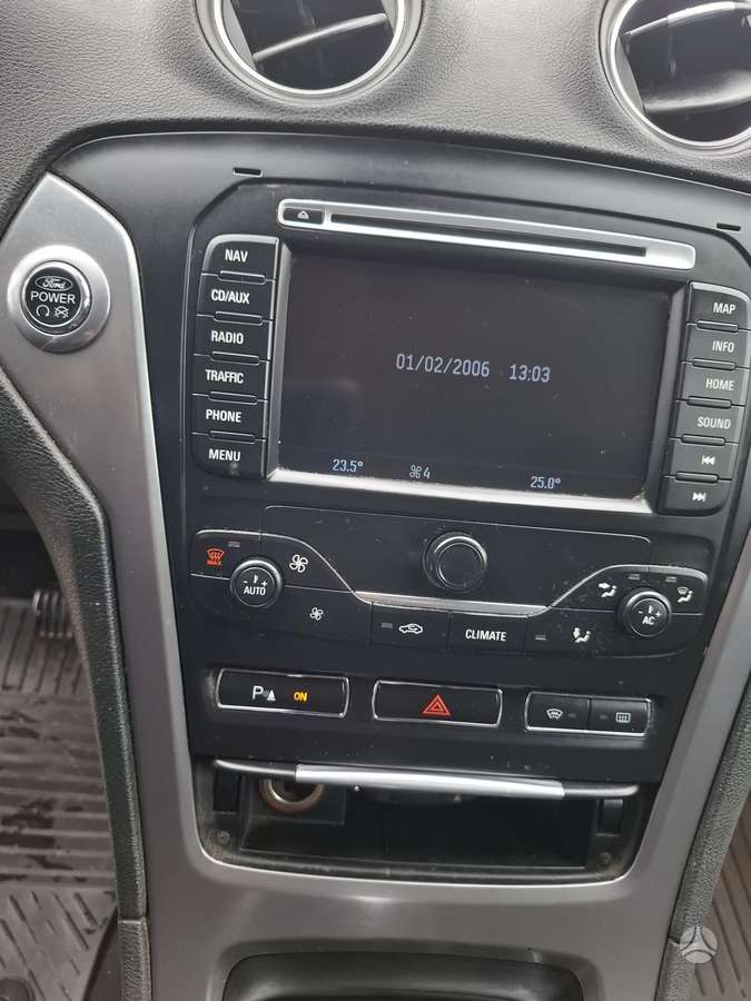 Ford Mondeo 2013 — photo 16