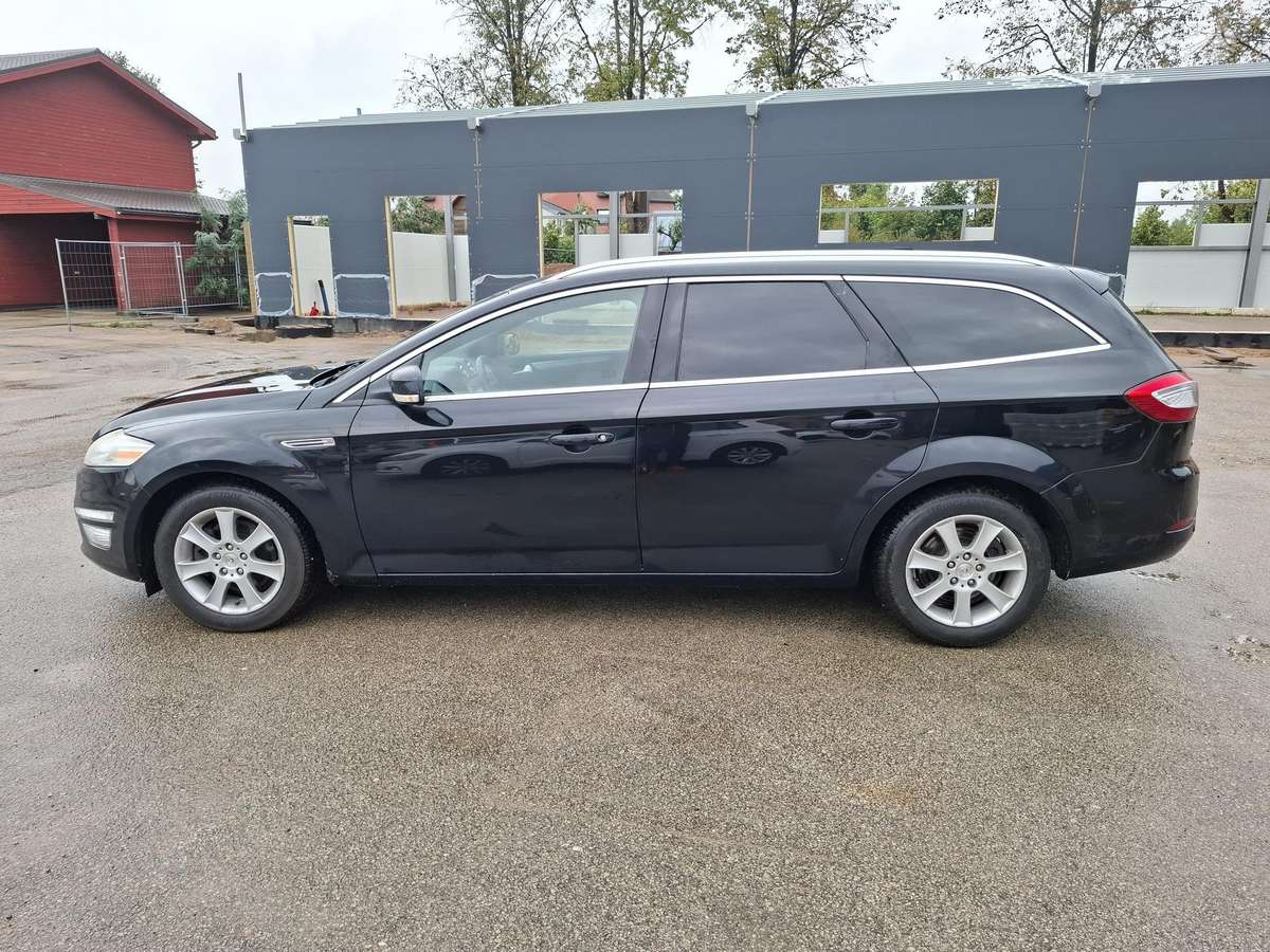 Ford Mondeo 2013 — interior