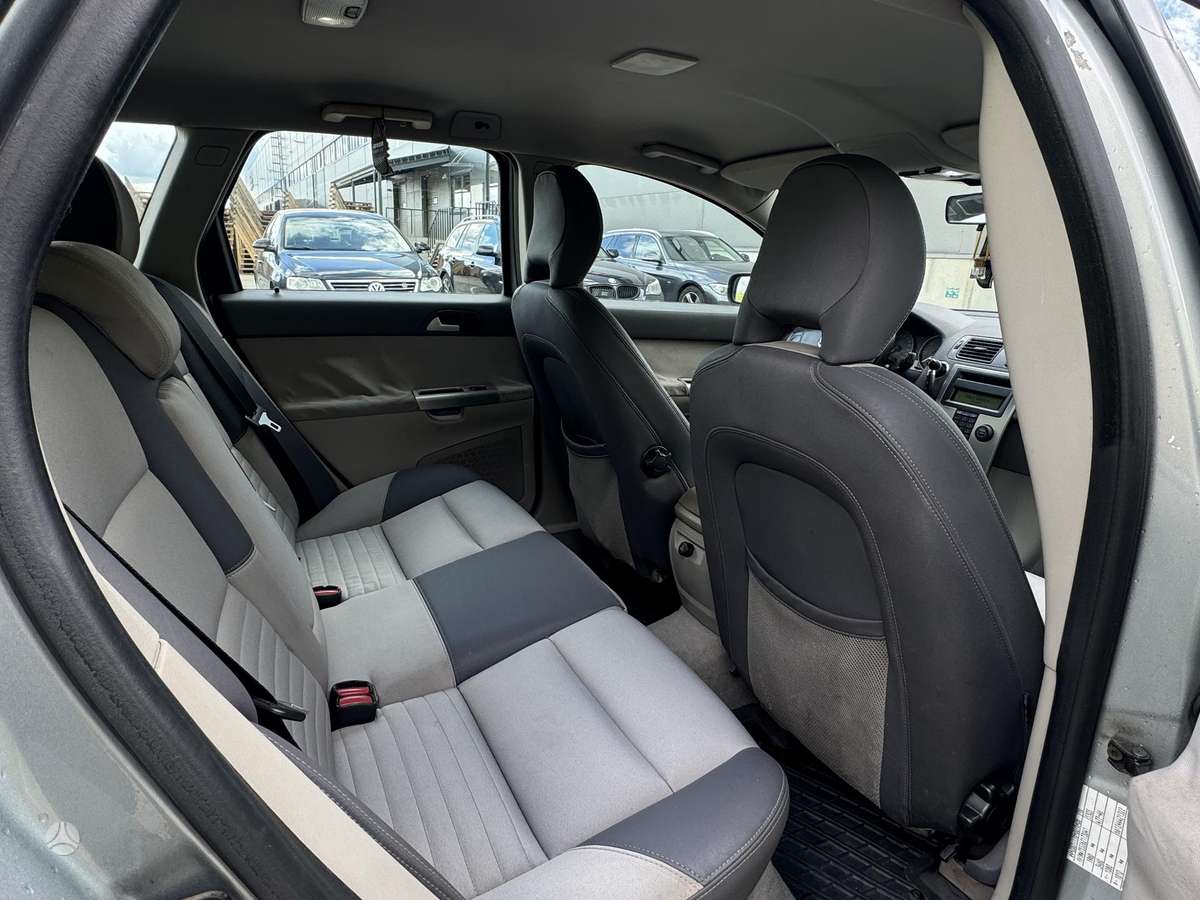 Volvo V50 2005 — photo 8