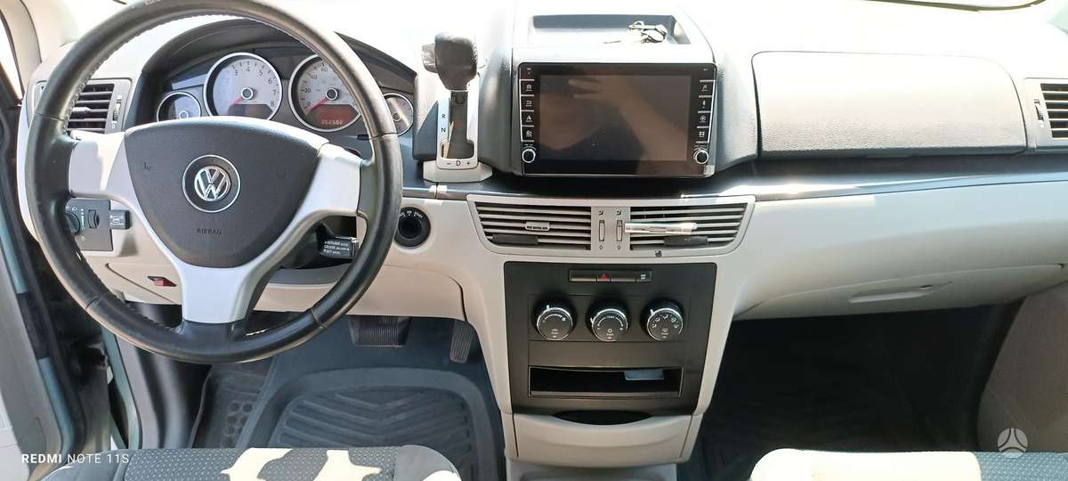Volkswagen Routan 2009 — photo 11
