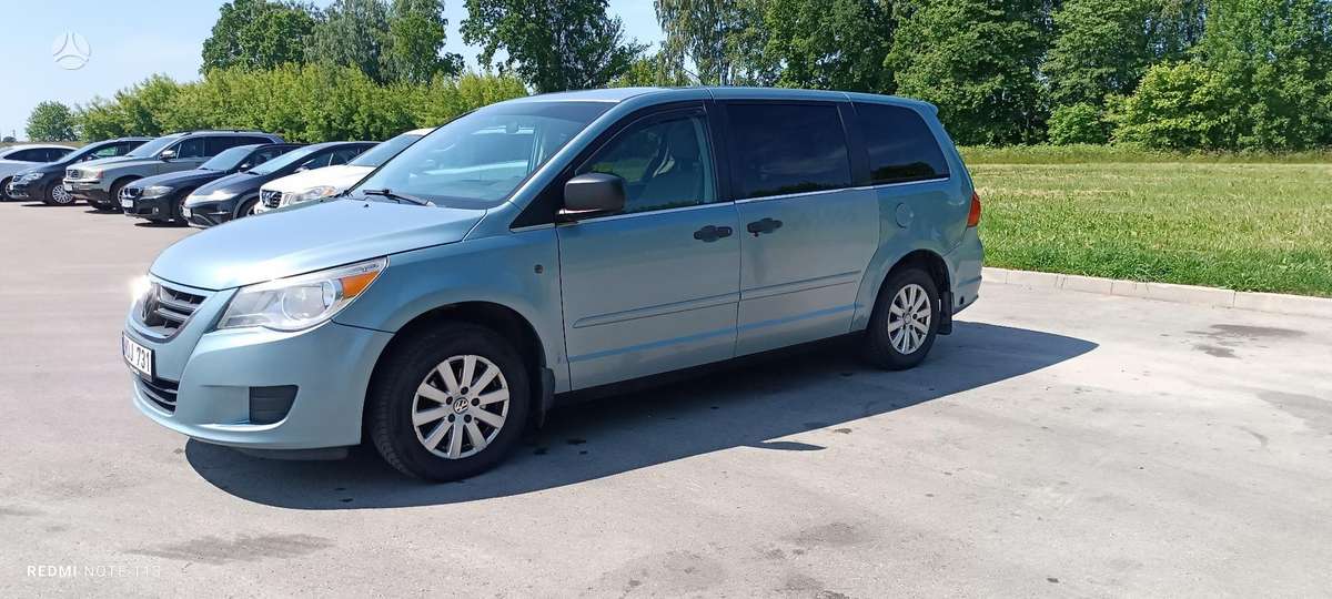 Volkswagen Routan 2009 — rear view