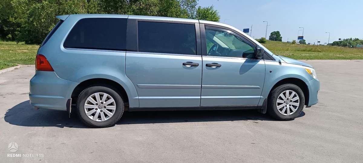 Volkswagen Routan 2009 — photo 7